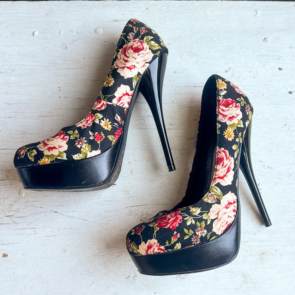 Floral Black Platform Heels - Picture 6 of 8